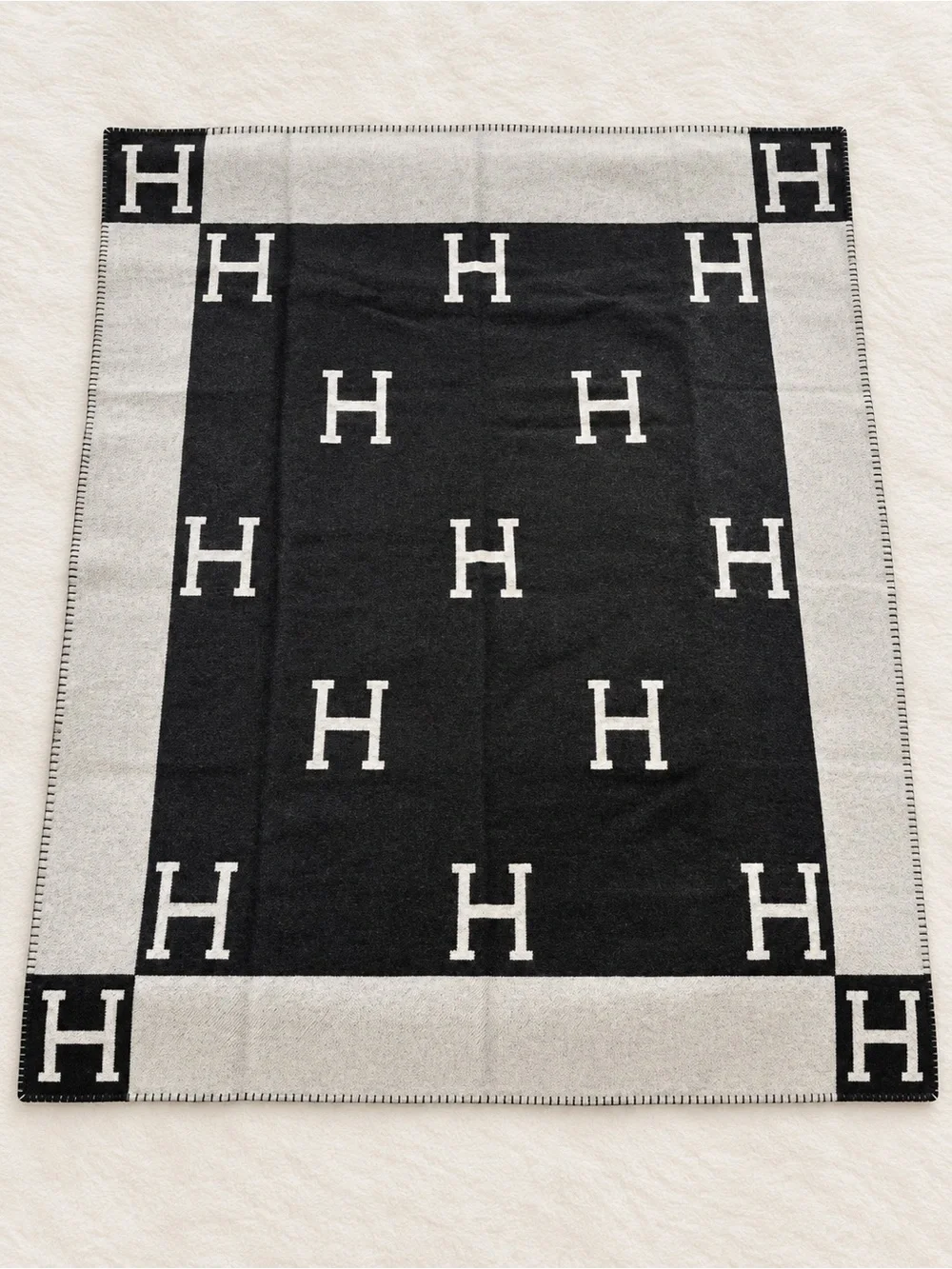 Pre Owned - Hermés Avalon H Blanket Black + Gray